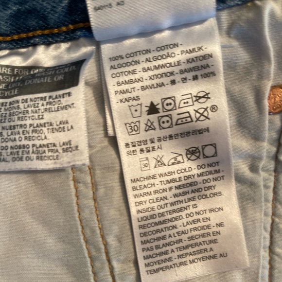 Levi’s 501 High Rise Rhinestone Raw Hem Denim Shorts Light Wash Sz 29 - Picture 5 of 9